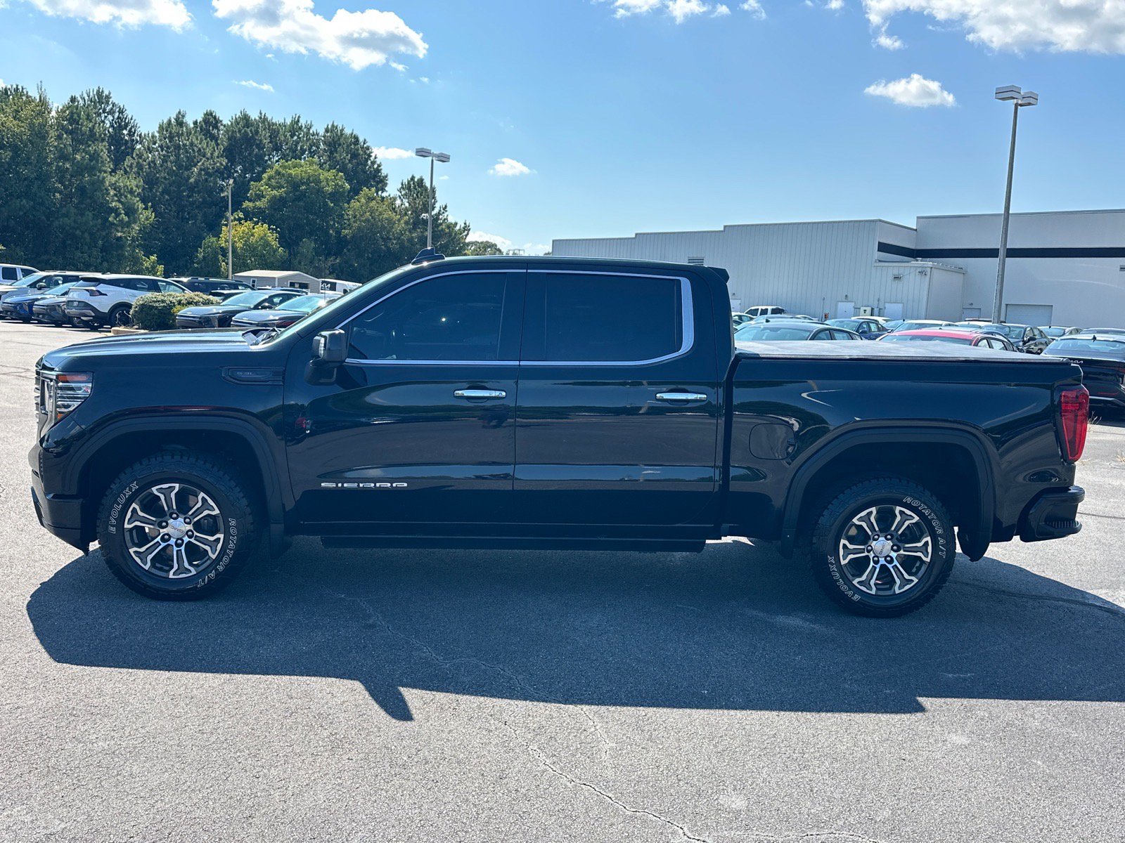 Used 2024 GMC Sierra 1500 SLT AWD/4WD image 7