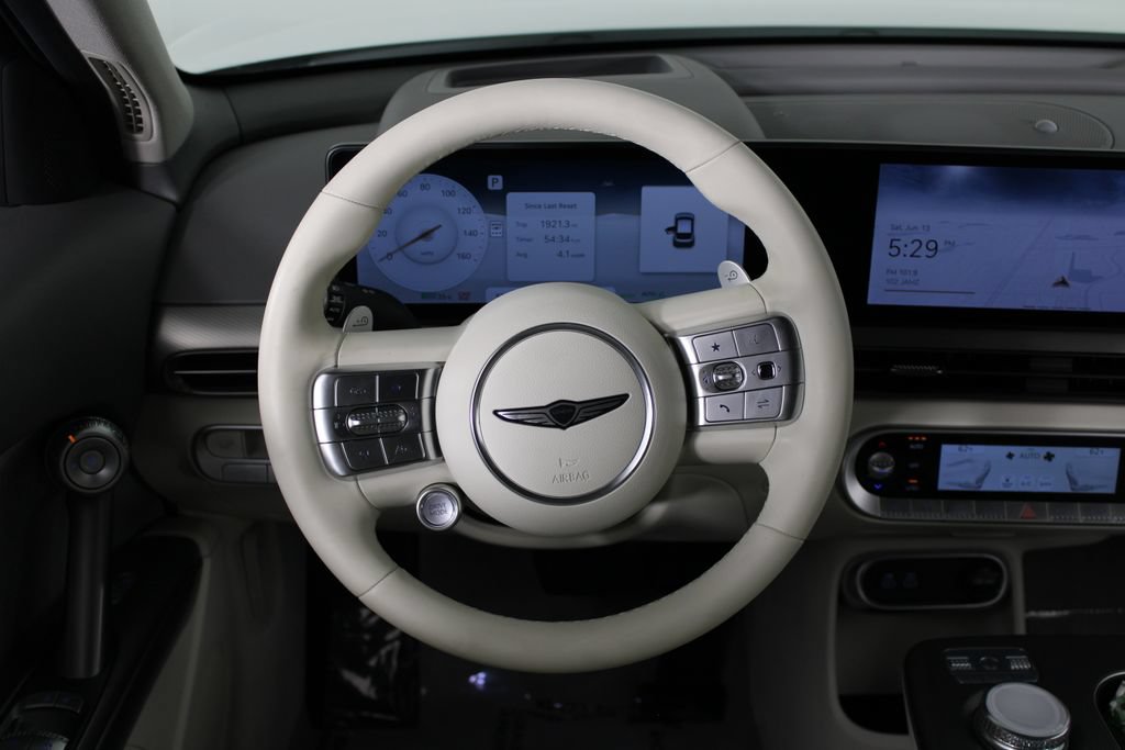 Used 2025 Genesis GV60 RWD image 8