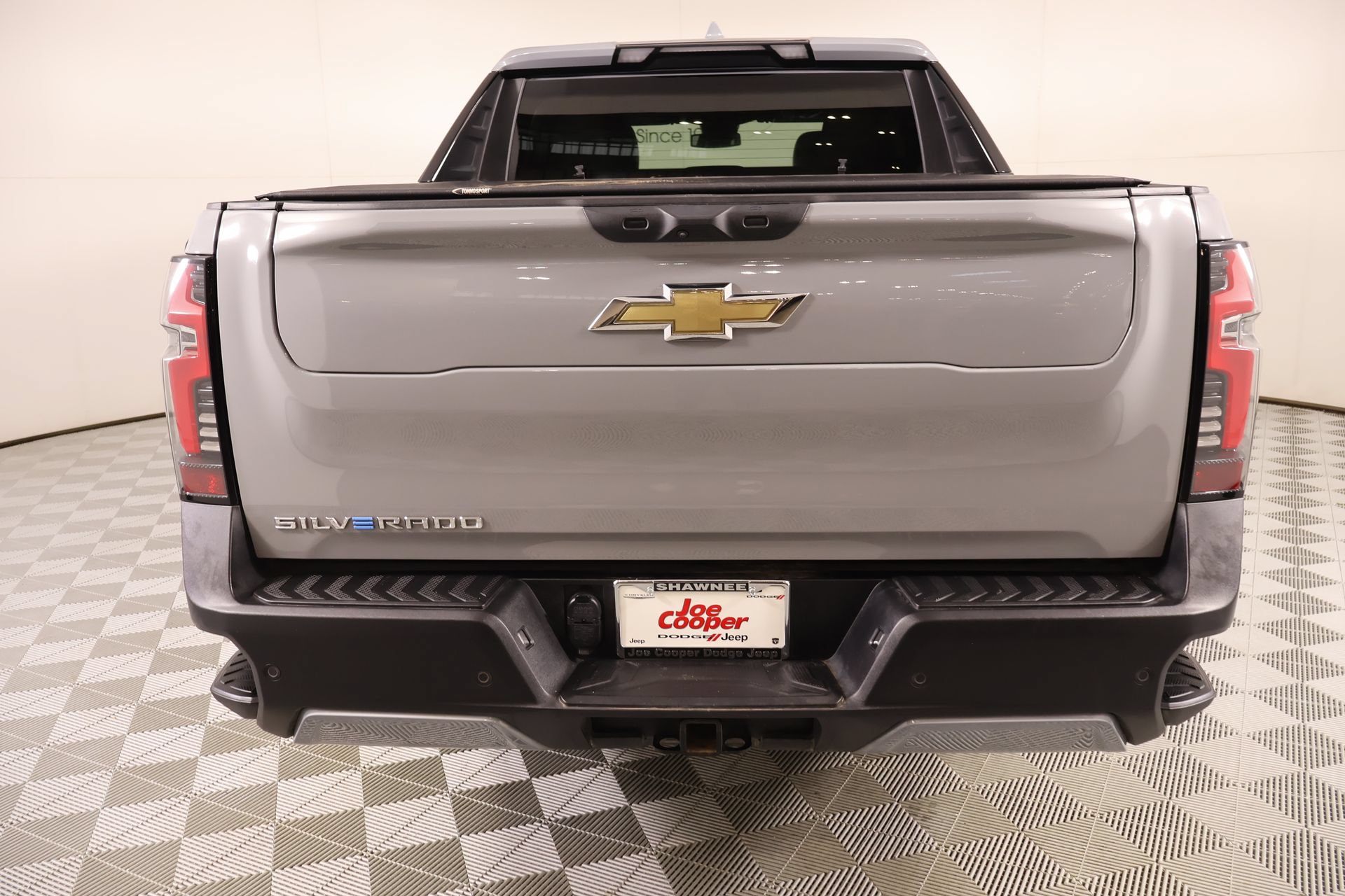 Used 2025 Chevrolet Silverado EV LT AWD/4WD image 23