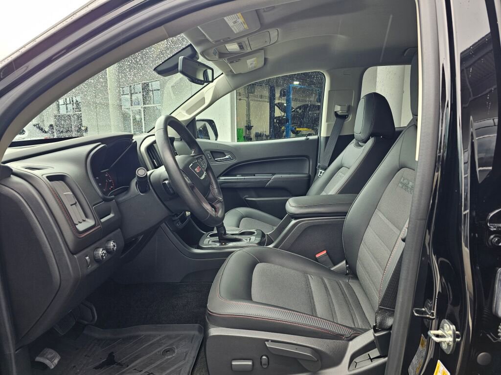 Used 2015 GMC Canyon SLE w/ All-Terrain Package AWD/4WD image 19