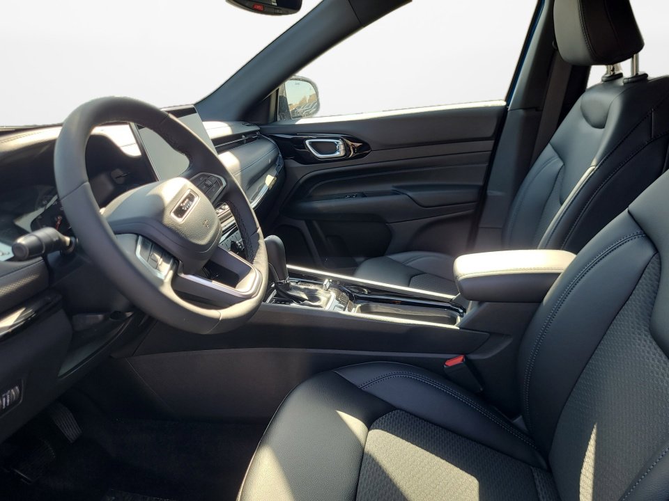 New 2026 Jeep Compass Latitude image 9