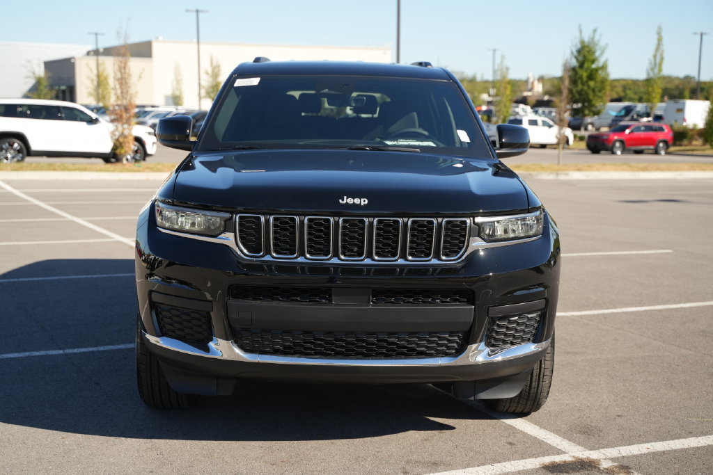 New 2027 Jeep Grand Cherokee L Laredo w/ MOPAR Finishing Package AWD/4WD image 2