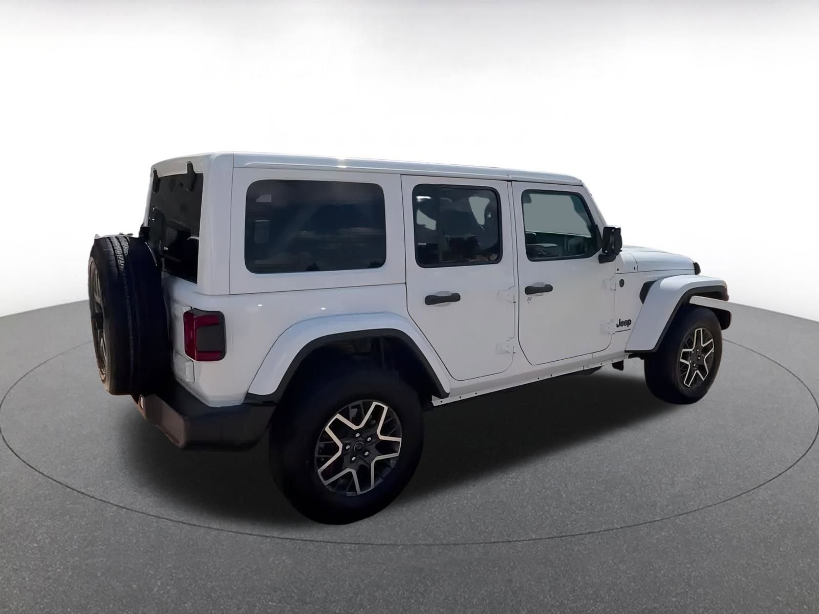 Used 2025 Jeep Wrangler Sahara image 12