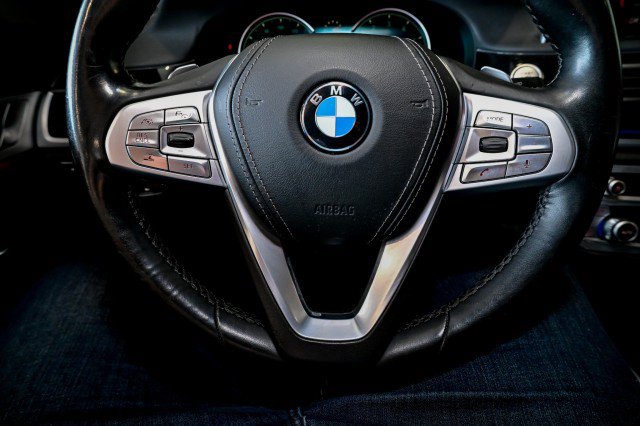 Used 2019 BMW 750i xDrive w/ M Sport Package AWD/4WD image 33
