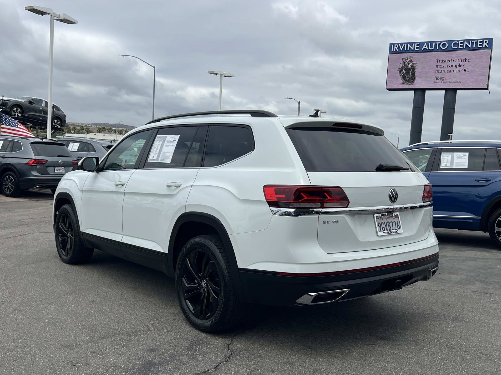 Certified 2023 Volkswagen Atlas SE w/ Black Wheel Package FWD image 3