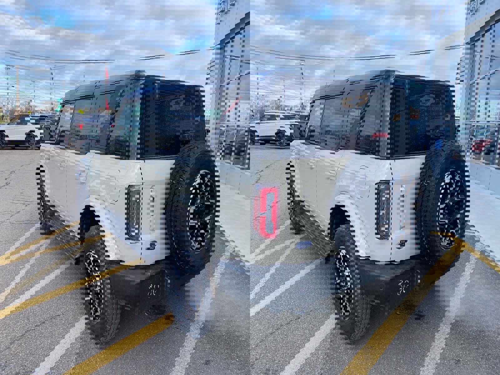 Used 2025 Ford Bronco Outer Banks image 3