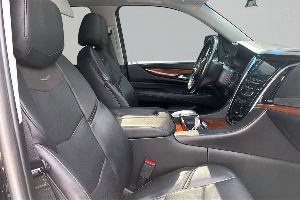 Used 2019 Cadillac Escalade Luxury image 31