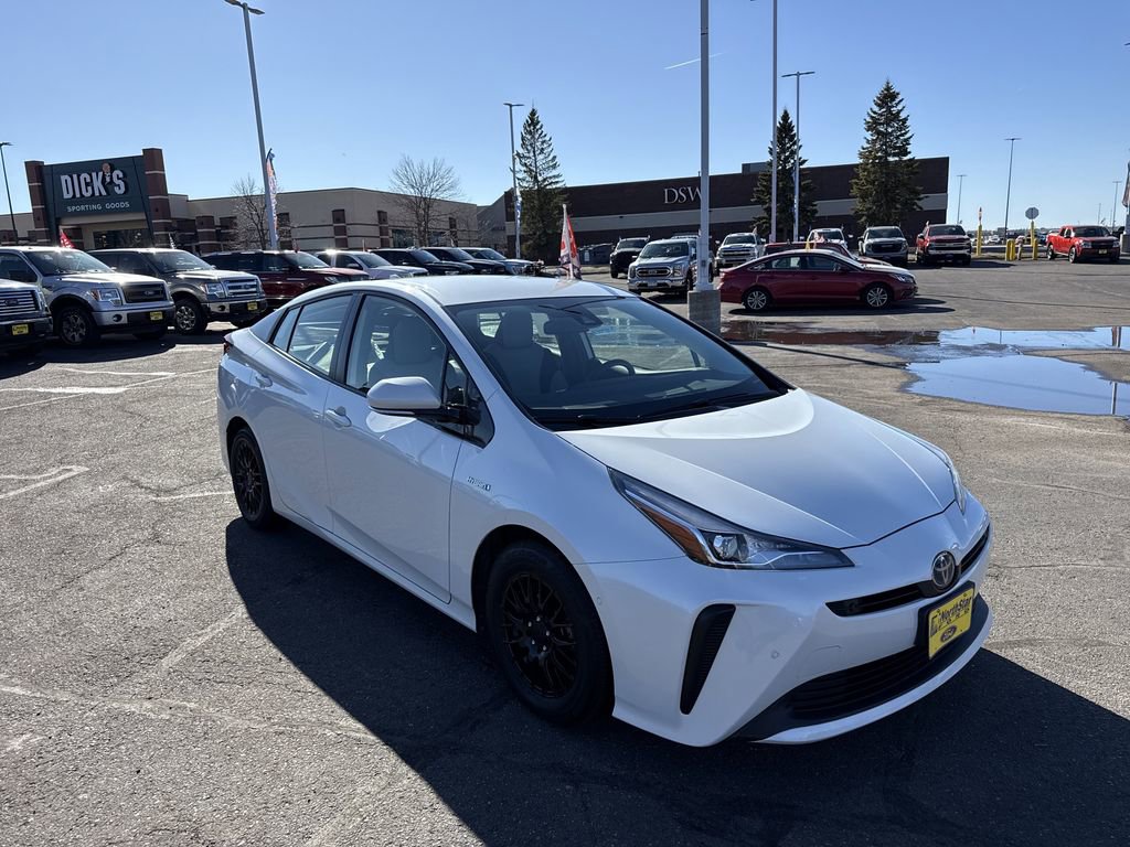 Used 2019 Toyota Prius LE FWD image 3