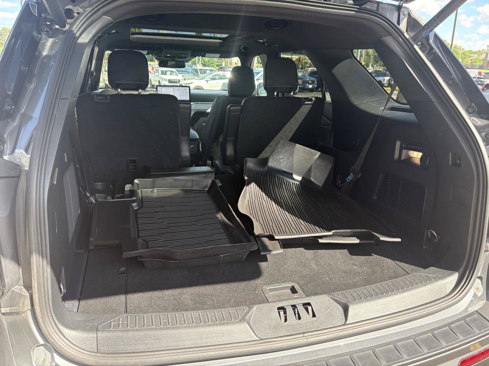 Used 2025 Ford Explorer ST AWD/4WD image 19