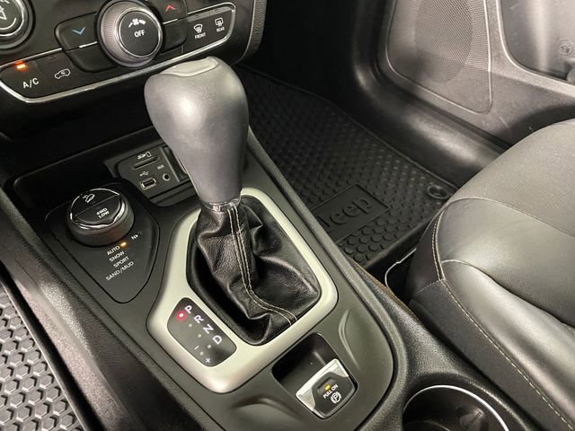 Used 2018 Jeep Cherokee Latitude Plus w/ Cold Weather Group image 10