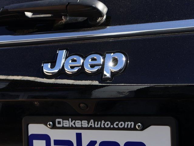 Used 2025 Jeep Compass Latitude w/ Sun & Sound Group image 18