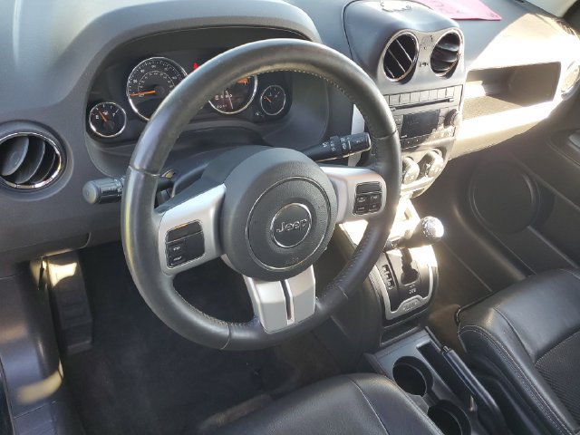 Used 2017 Jeep Compass Latitude FWD image 12
