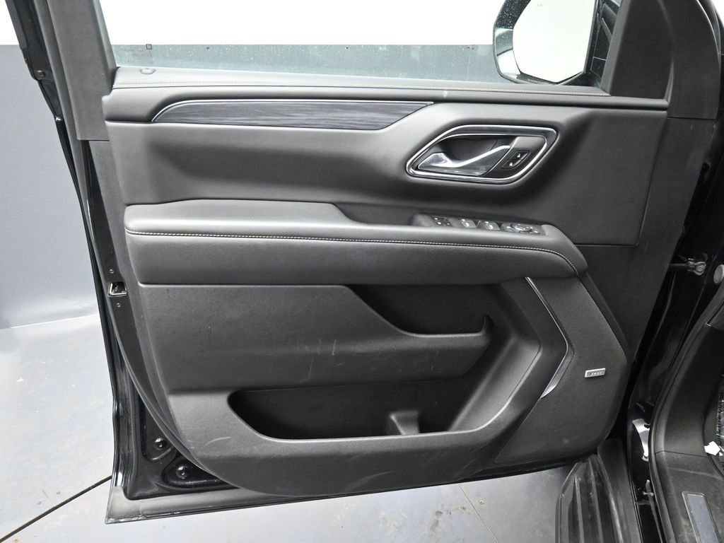 Used 2024 GMC Yukon XL SLT image 30