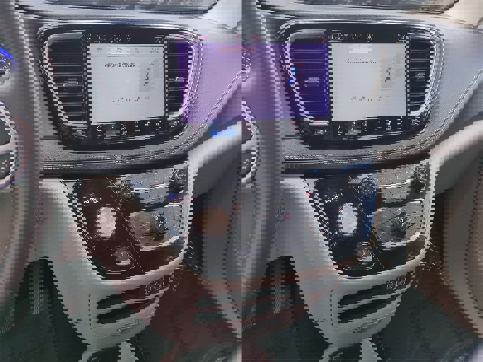 Used 2023 Chrysler Pacifica Touring-L image 27