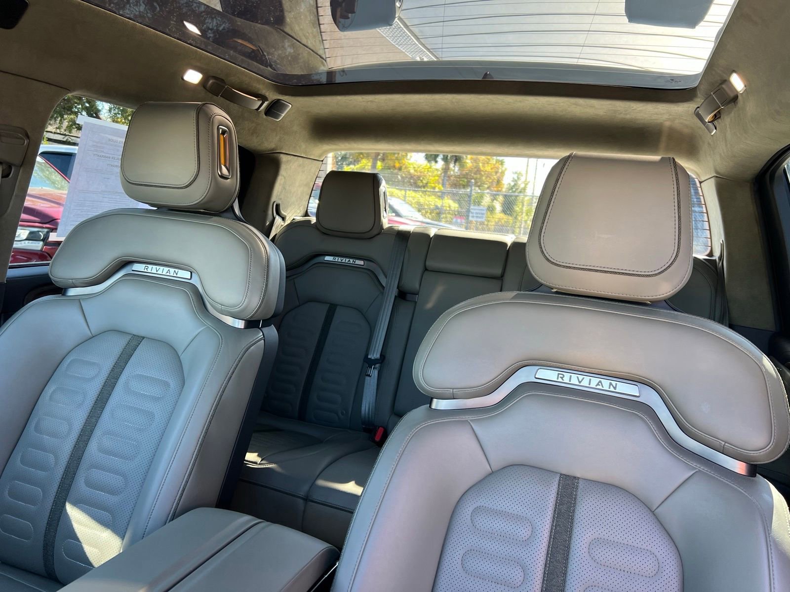 Used 2022 Rivian R1T Launch Edition image 28