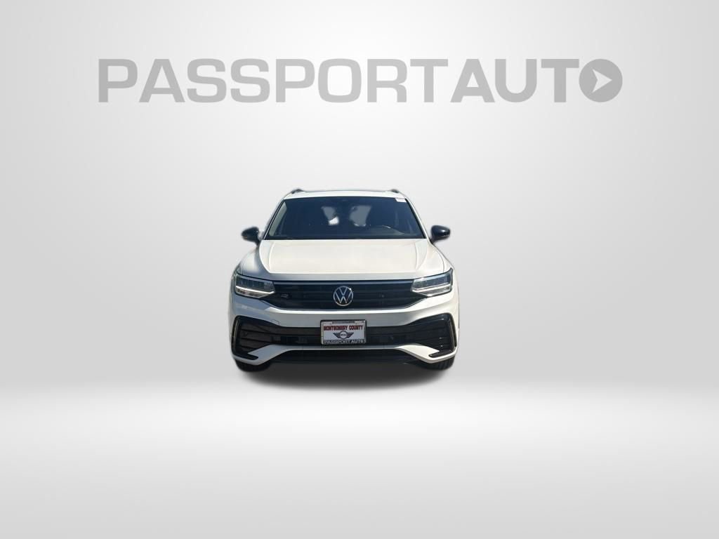 Used 2022 Volkswagen Tiguan SE R-Line AWD/4WD image 2