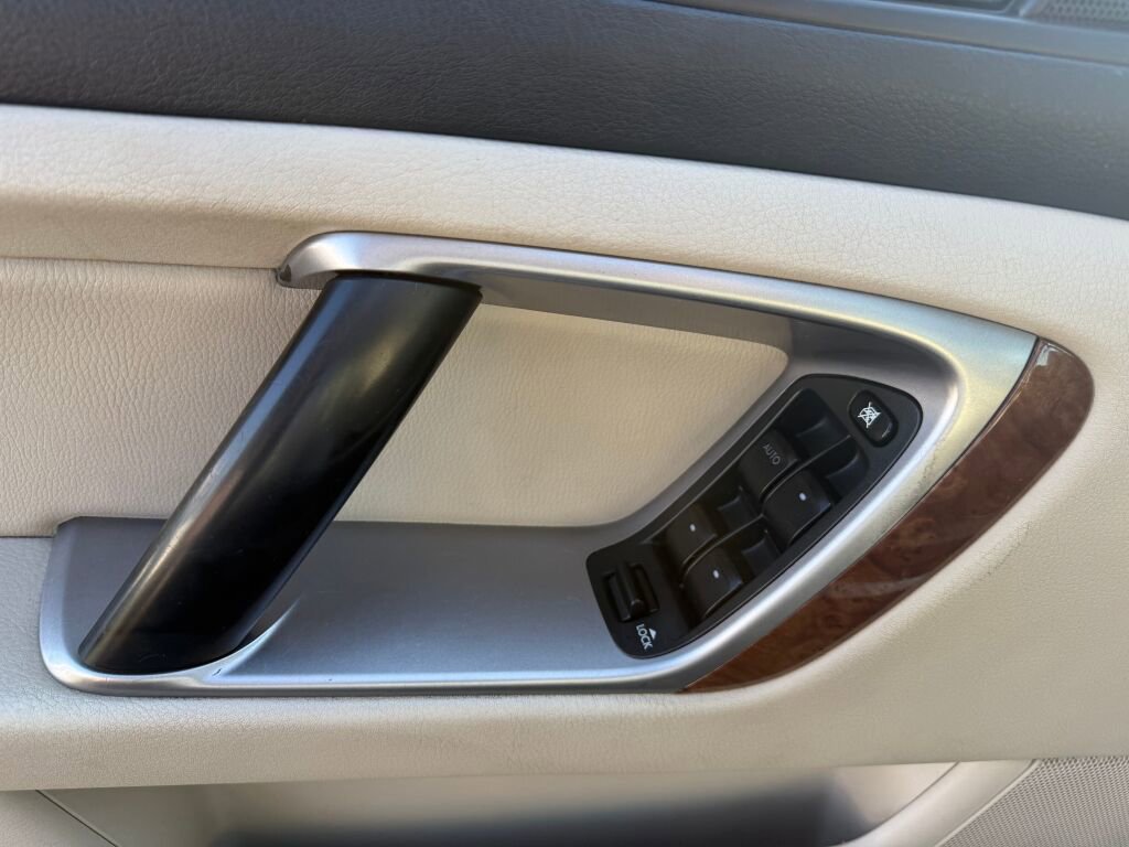 Used 2008 Subaru Outback 2.5i Limited image 10