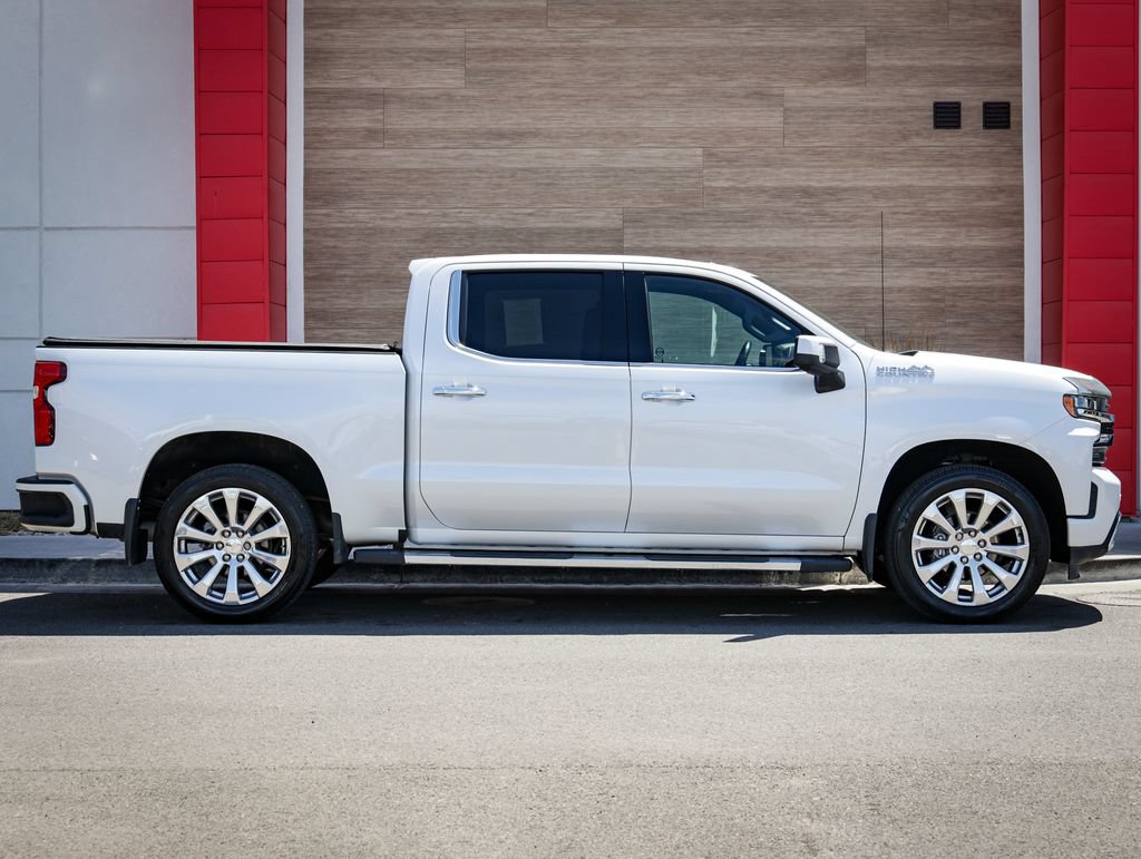 Used 2020 Chevrolet Silverado 1500 High Country w/ Technology Package AWD/4WD image 2
