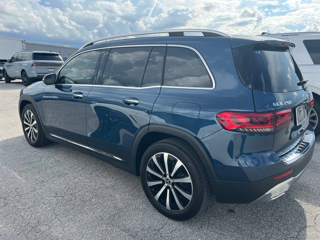 Used 2023 Mercedes-Benz GLB 250 4MATIC w/ Premium Package image 6