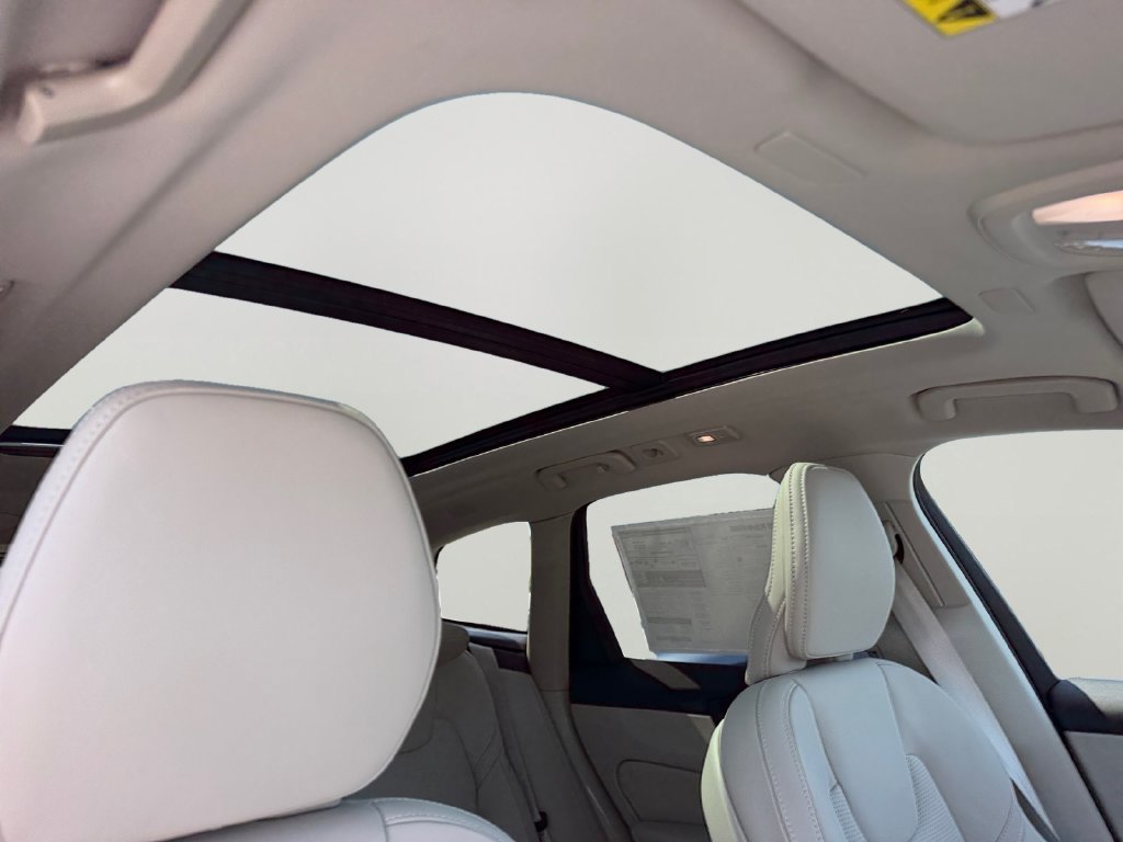 New 2026 Volvo XC60 T8 Ultra w/ Climate Package AWD/4WD image 5