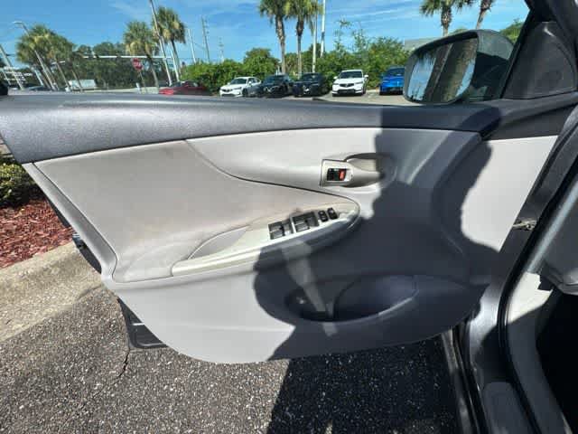 Used 2011 Toyota Corolla LE FWD image 3