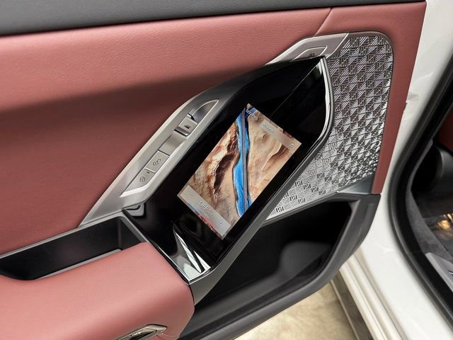 Used 2026 BMW 740i xDrive w/ Executive Package image 24