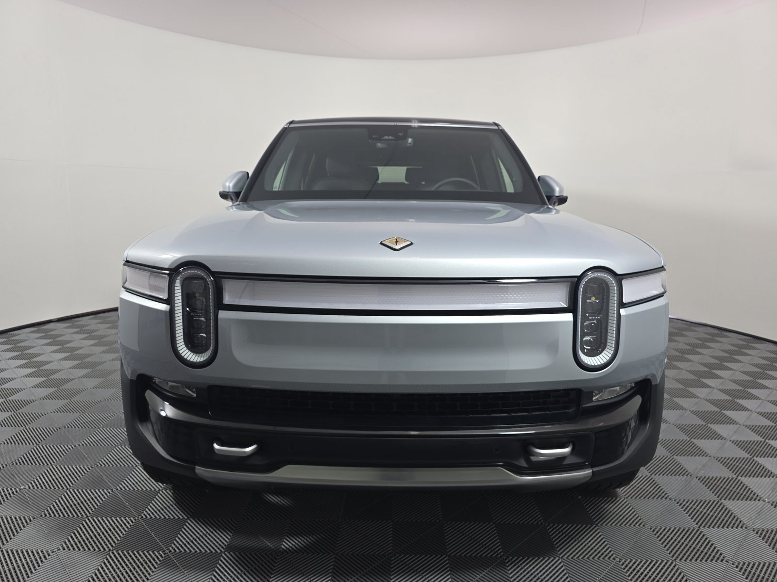 Used 2024 Rivian R1S Adventure AWD/4WD image 8