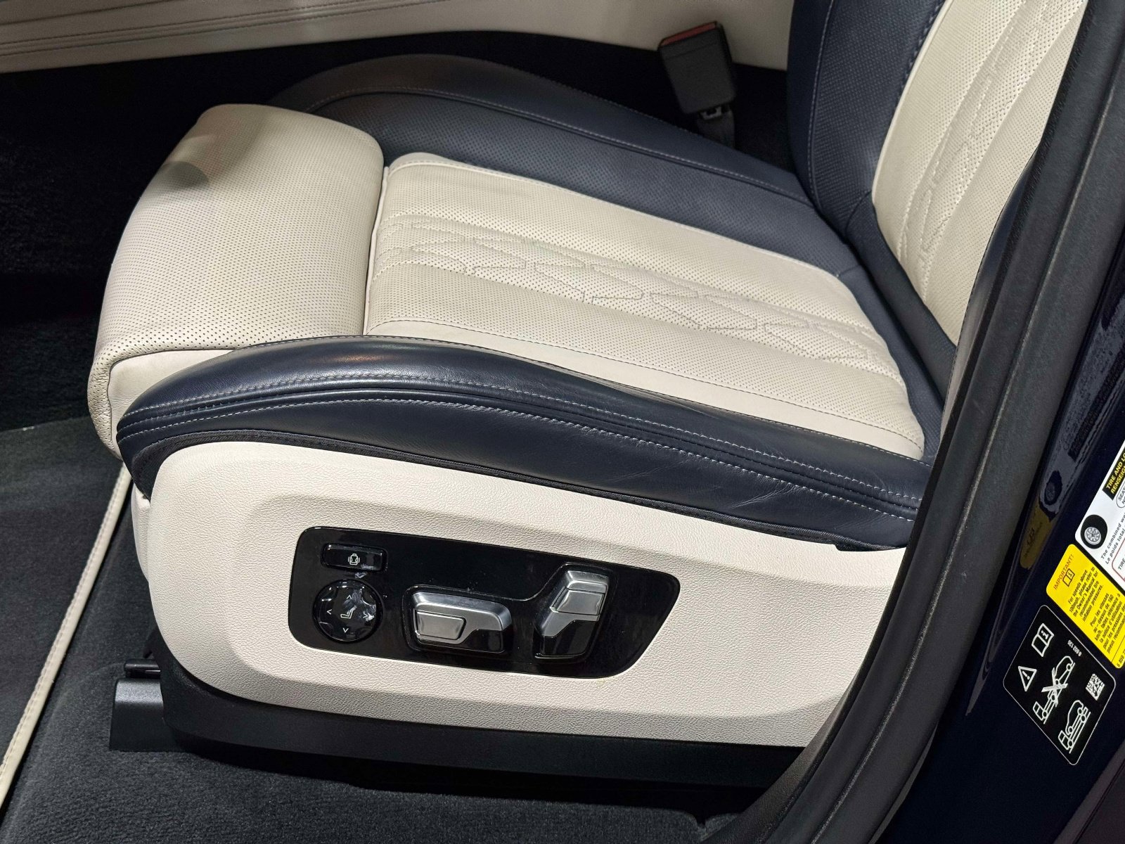 Used 2020 BMW X7 M50i image 22