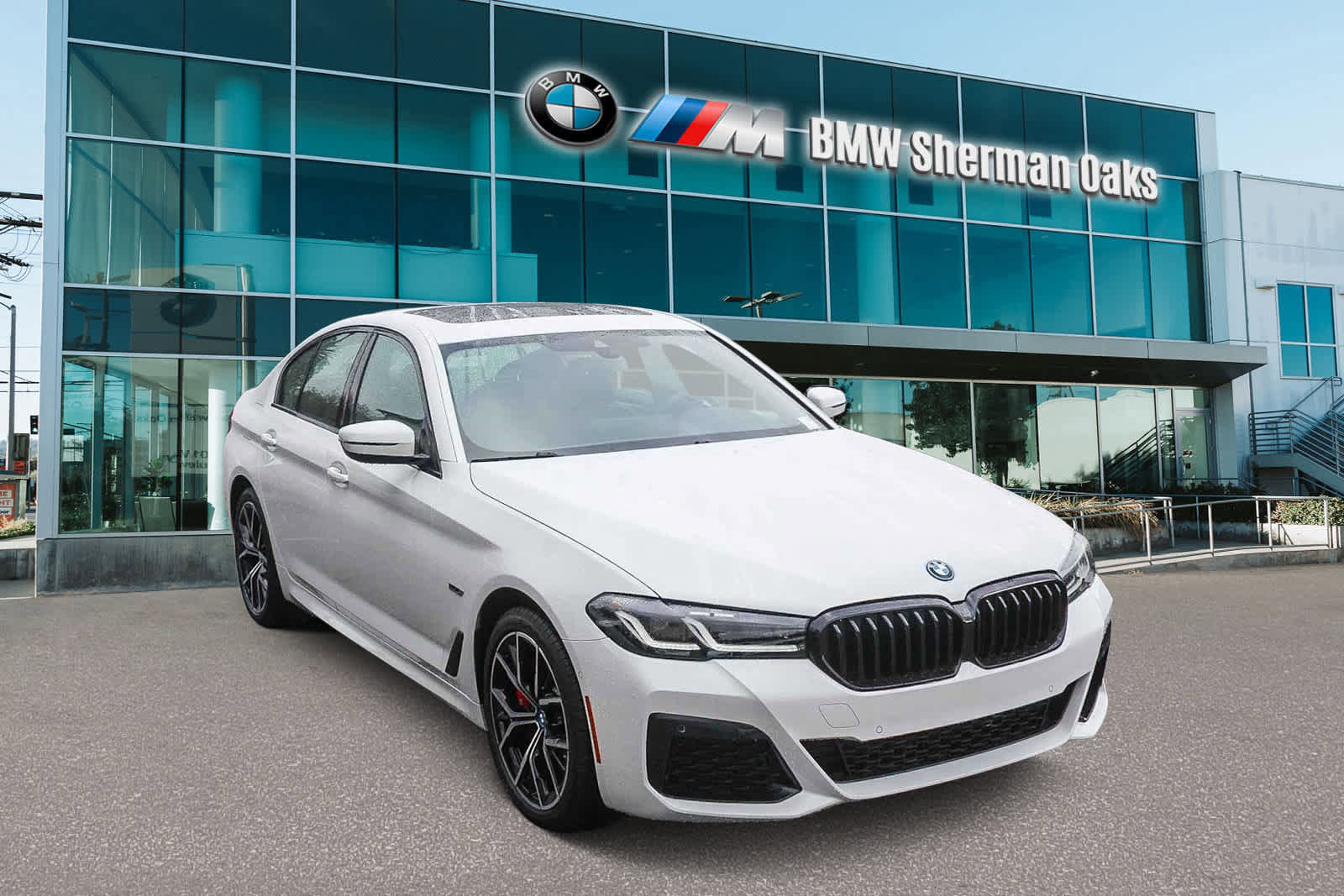 Certified 2023 BMW 530e w/ M Sport Package image 3