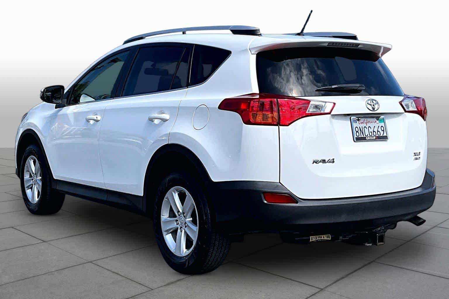 Used 2013 Toyota RAV4 XLE AWD/4WD image 11
