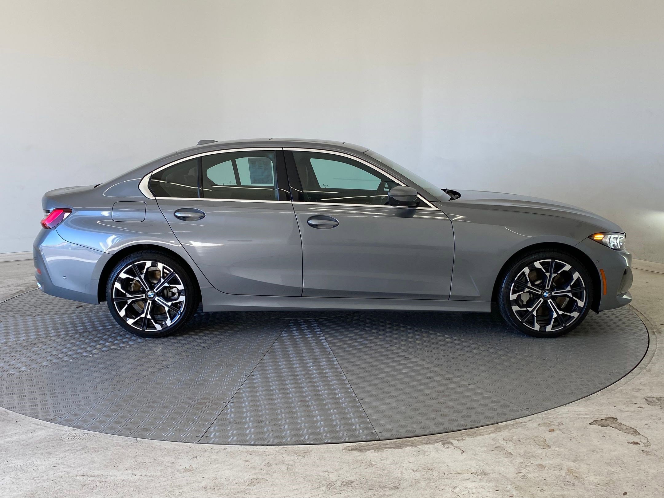 Used 2025 BMW 330i xDrive Sedan image 8