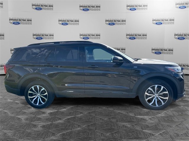 Used 2025 Ford Explorer ST-Line image 6