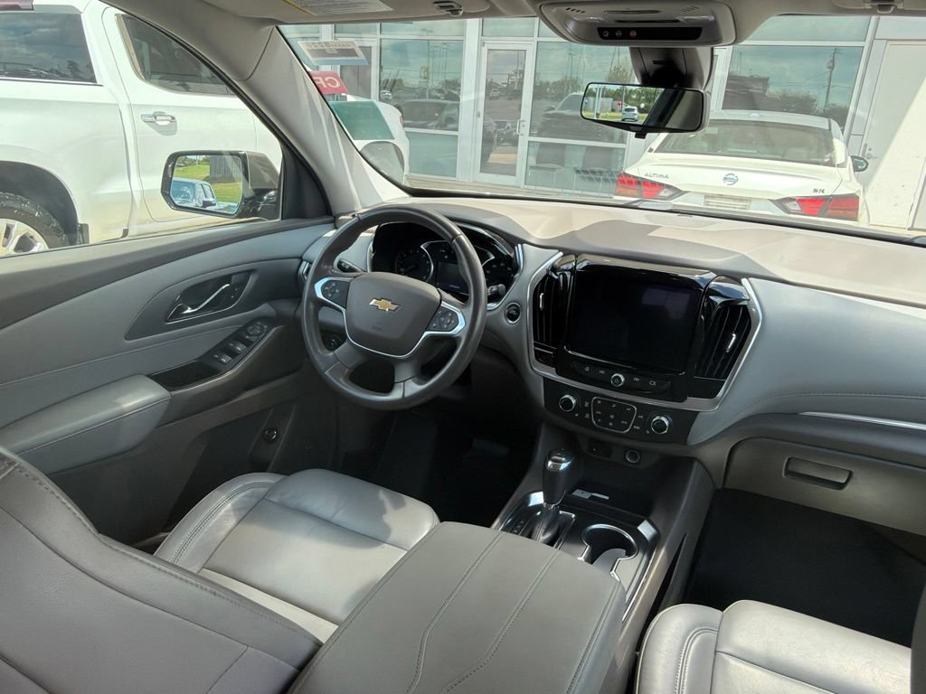 Used 2020 Chevrolet Traverse LT w/ LT Premium Package AWD/4WD image 6