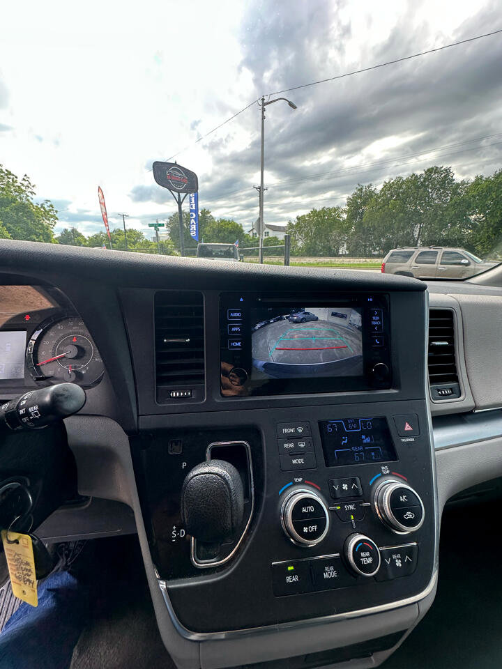 Used 2015 Toyota Sienna LE image 12