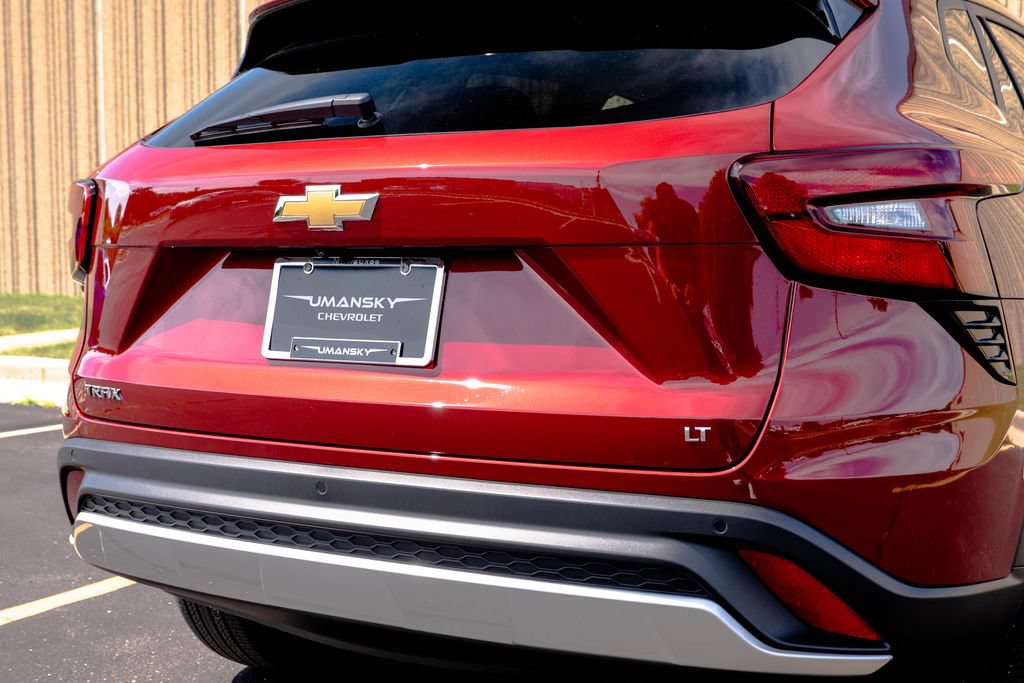 Certified 2025 Chevrolet Trax LT w/ Driver Confidence Package FWD image 12
