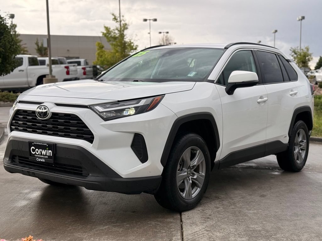 Used 2025 Toyota RAV4 XLE AWD/4WD image 3