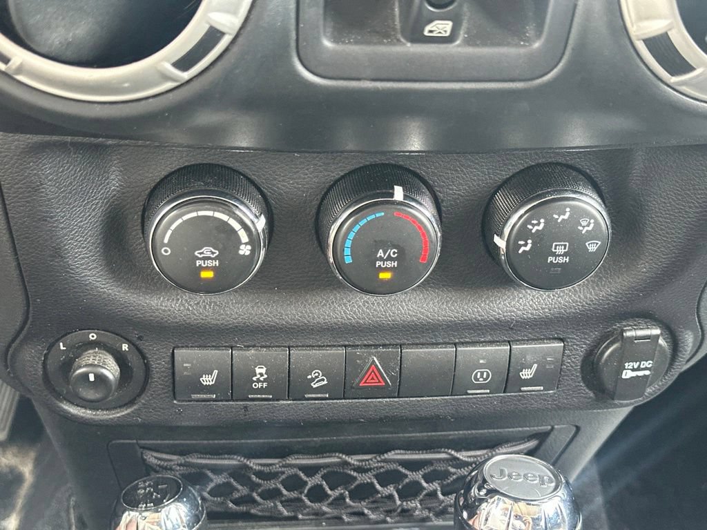 Used 2016 Jeep Wrangler Unlimited Sahara w/ Dual Top Group AWD/4WD image 23