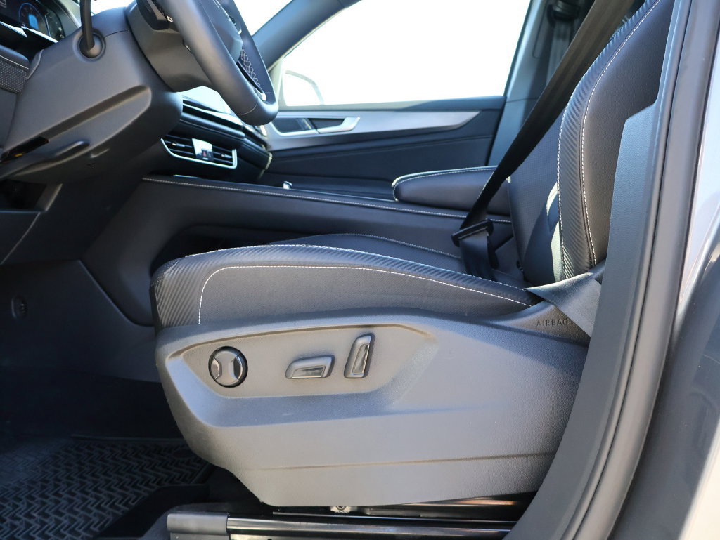 Certified 2024 Volkswagen Atlas Cross Sport SE w/ Panoramic Sunroof Package AWD/4WD image 10
