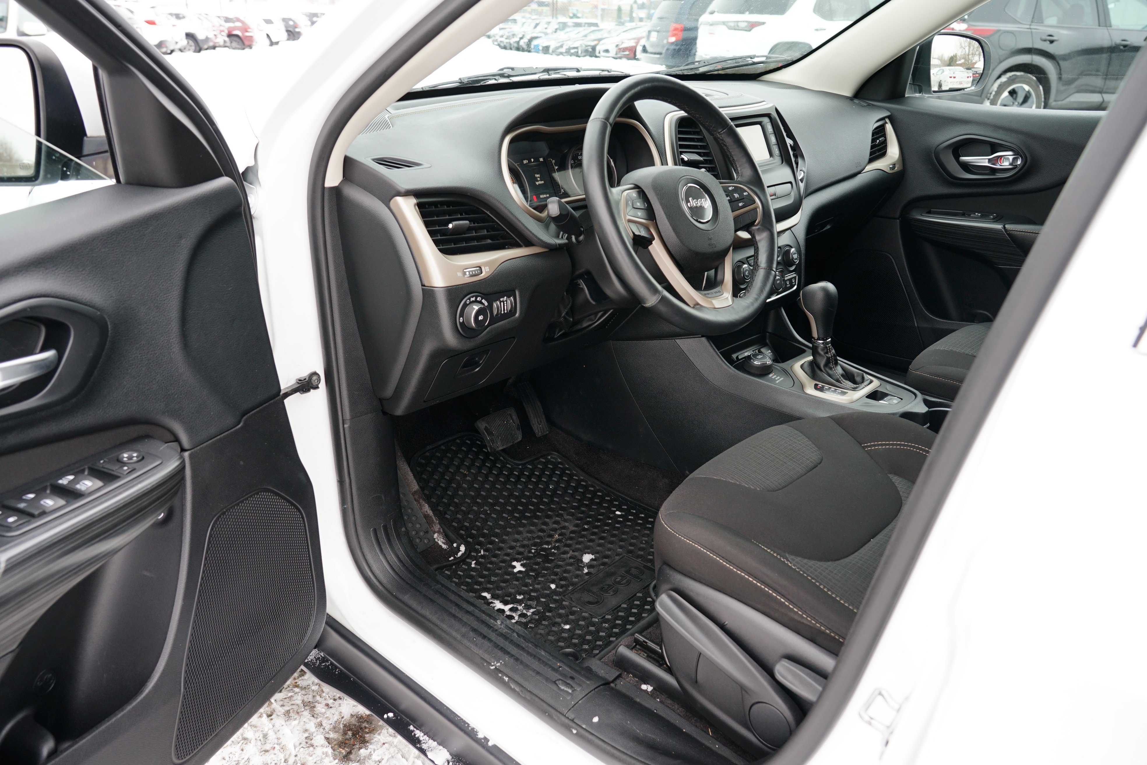 Used 2016 Jeep Cherokee Latitude w/ Cold Weather Group image 13