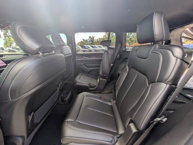 New 2025 Jeep Grand Cherokee L Limited w/ Black Appearance Package AWD/4WD image 12