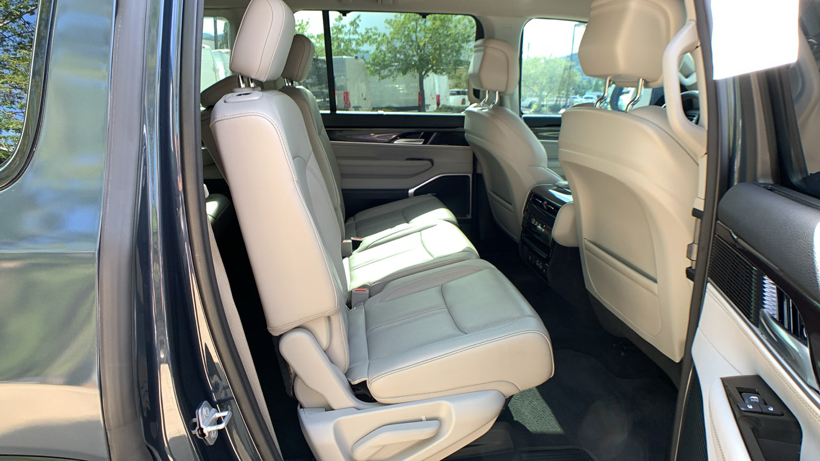 Used 2023 Jeep Wagoneer 4WD w/ Convenience Group I image 26