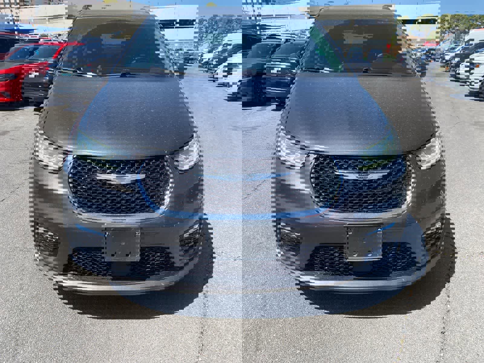 Used 2022 Chrysler Pacifica Touring-L FWD image 2