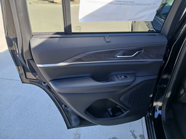 New 2025 Jeep Grand Cherokee Limited w/ Luxury Tech Group II AWD/4WD image 15