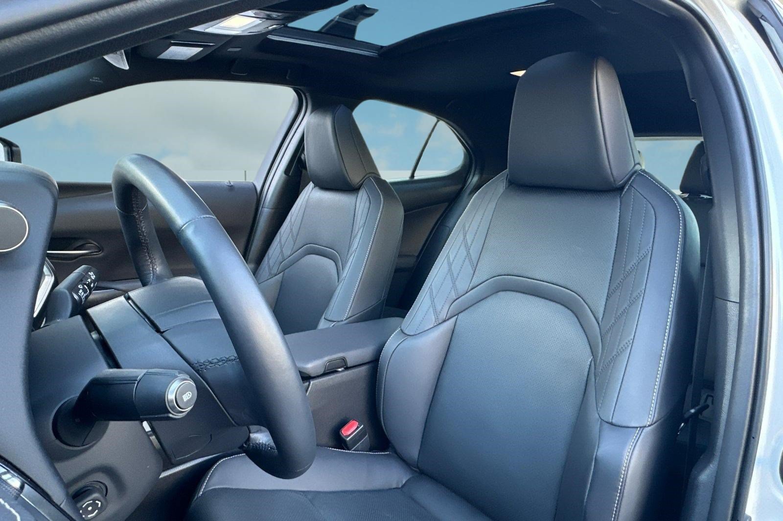 Used 2025 Lexus UX 300h FWD w/ Accessory Package (Z2) image 16