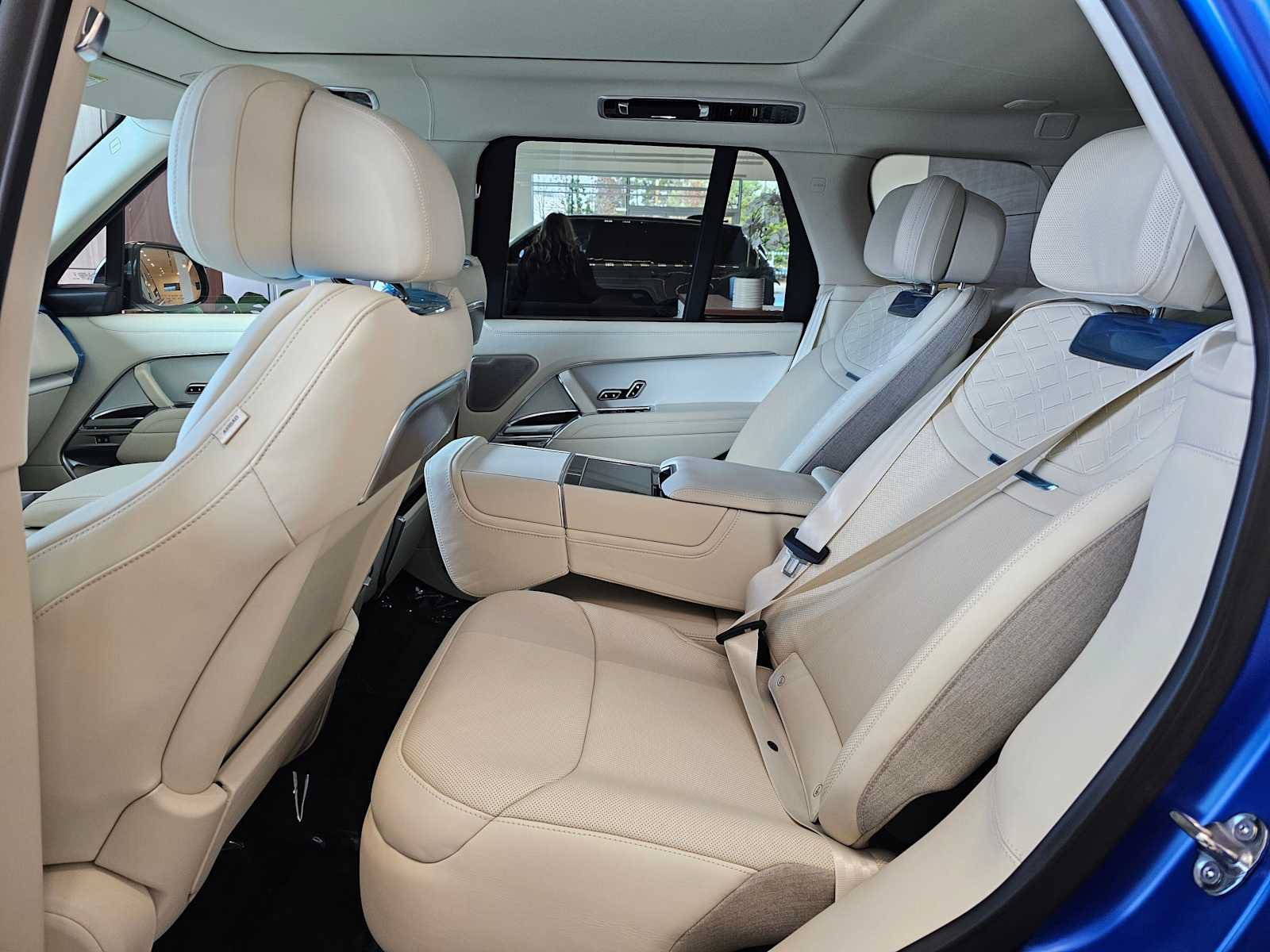 New 2026 Land Rover Range Rover SV AWD/4WD image 16