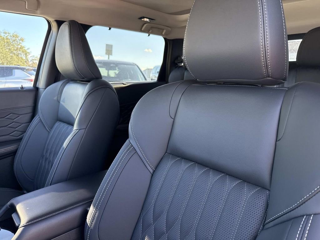 New 2025 Mitsubishi Outlander SEL image 23