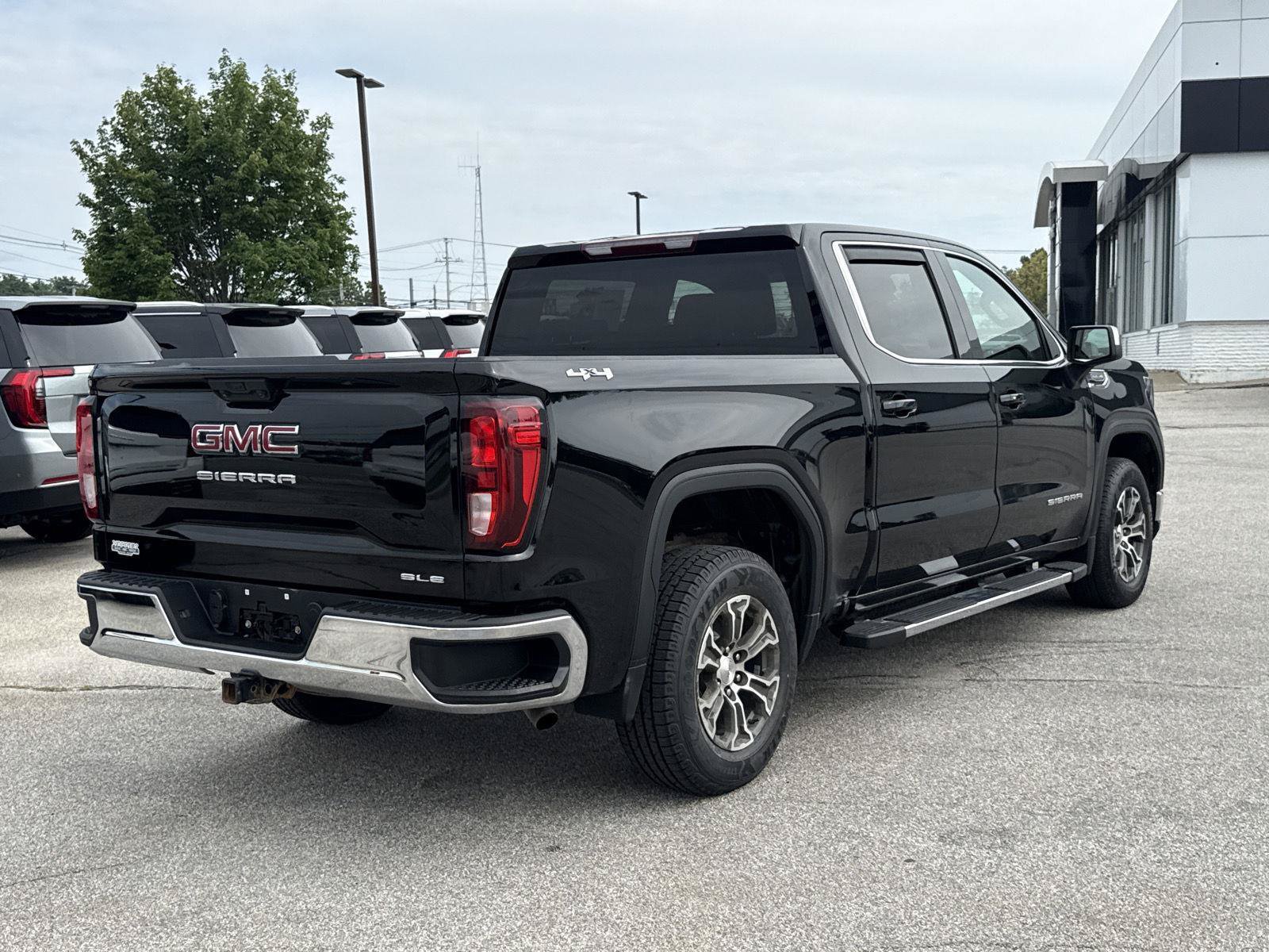 Used 2022 GMC Sierra 1500 SLE AWD/4WD image 9
