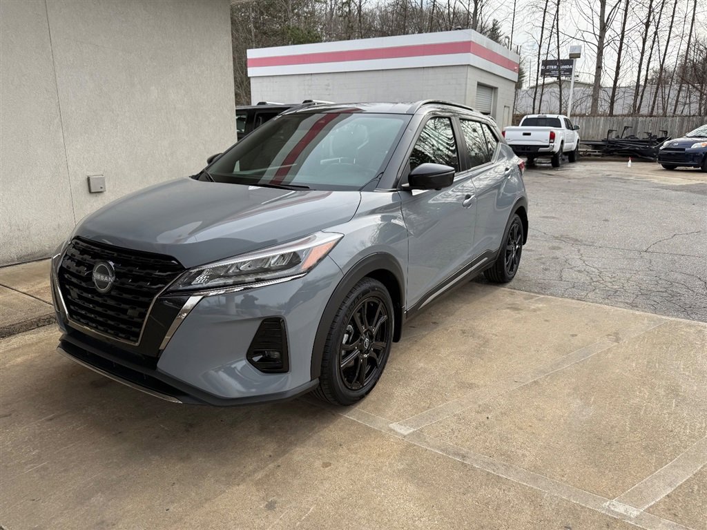 Used 2022 Nissan Kicks SR w/ Premium Package image 14