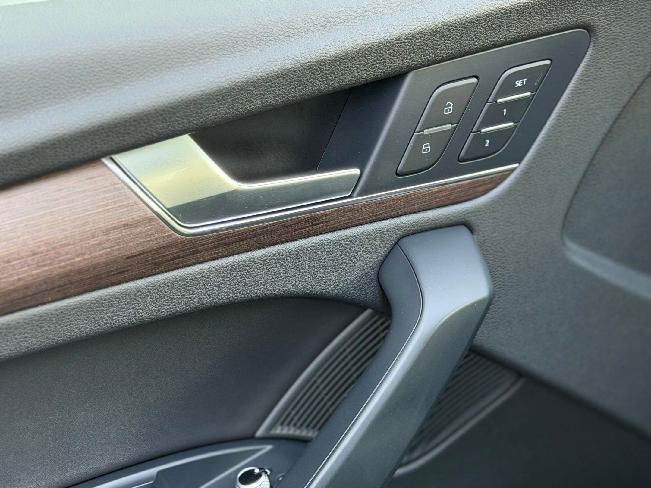 Used 2023 Audi Q5 e Premium Plus w/ Premium Plus Package image 18