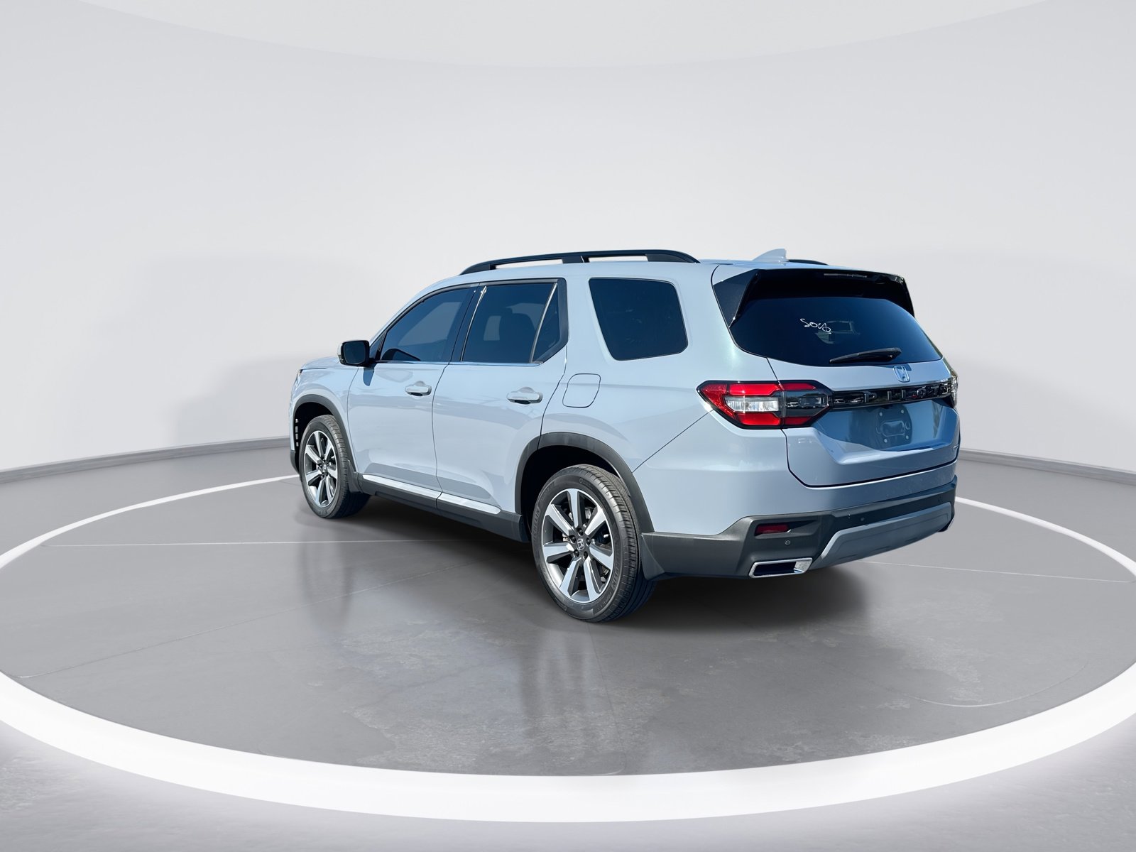 Used 2023 Honda Pilot Touring image 7